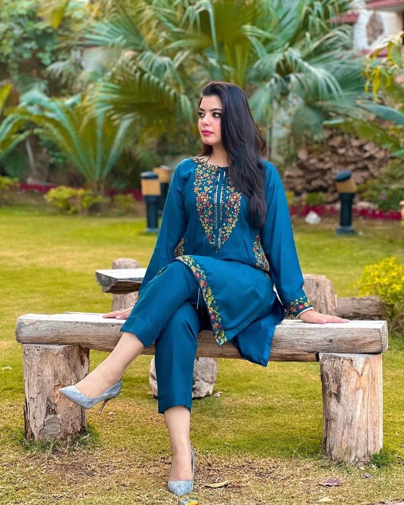 2 Pcs Women’s Stitched Linen Embroidered Suit – Blue